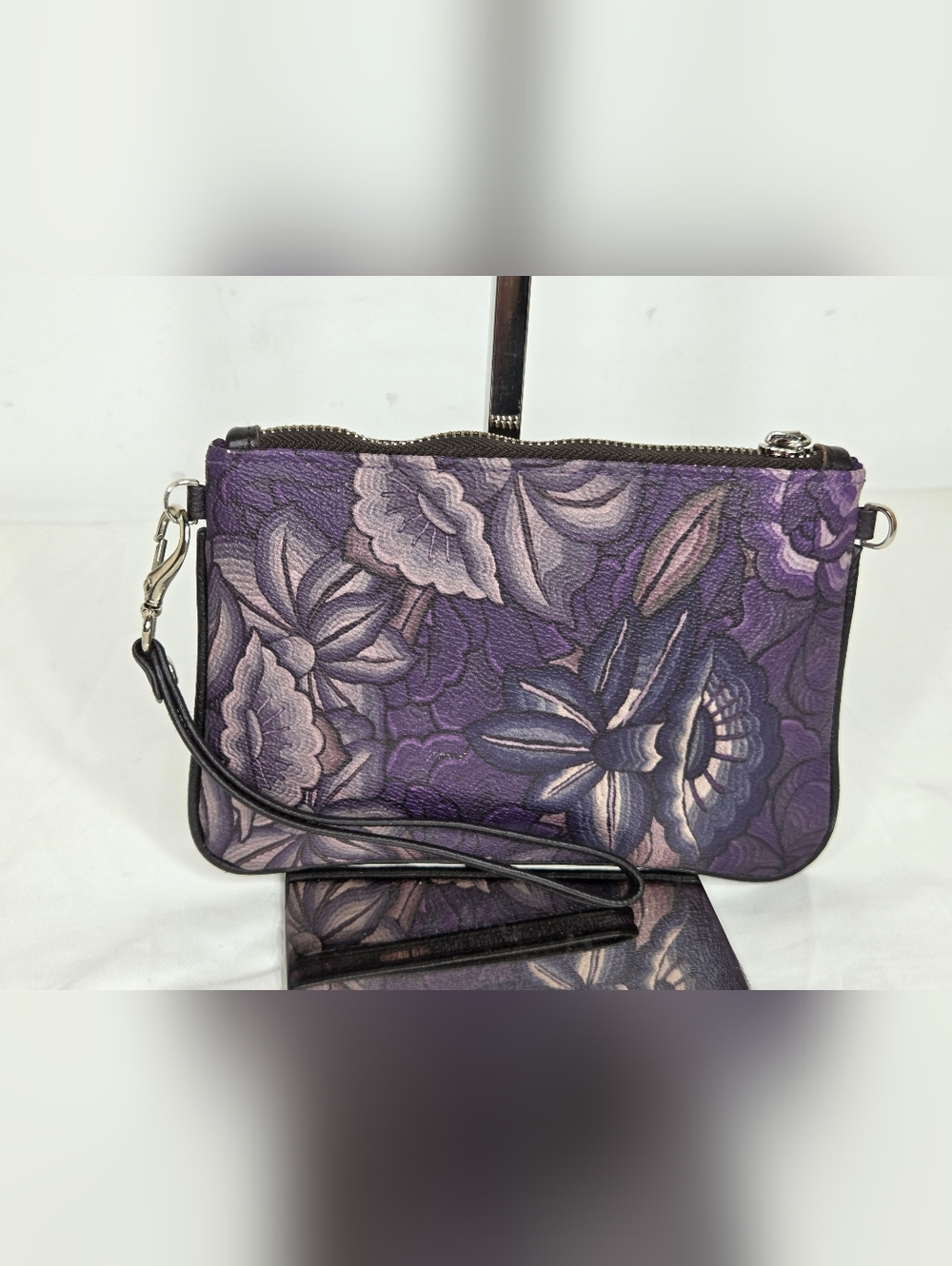 Pineda Covalin Purple Floral Leather/Polyester Wristlet /Silver Branded Zip Pull - Picture 2 of 13